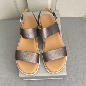 NWB The Flexx women's silver canna di fucile curt size 7.5m sandals / slides